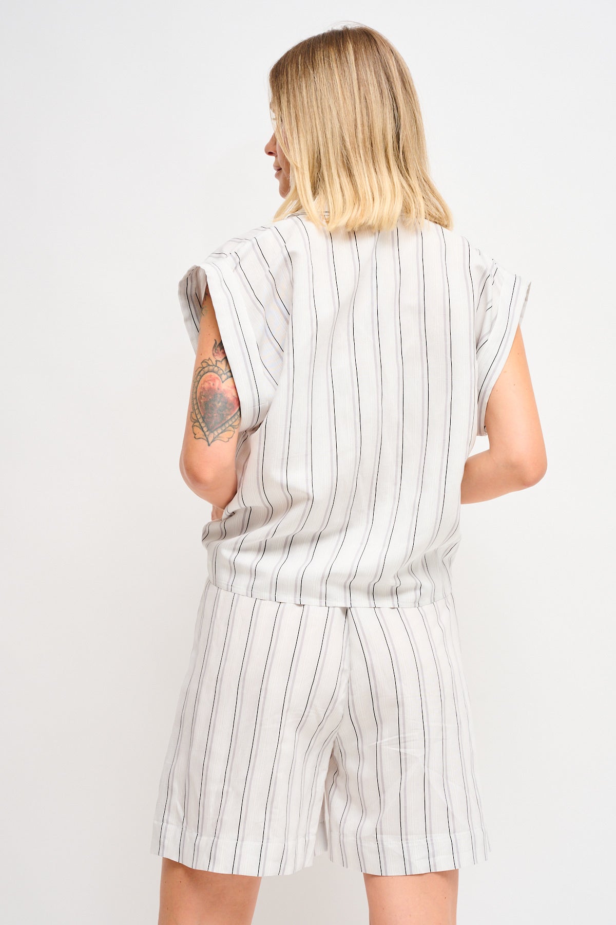 Maryley short in viscosa a righe grigio retrp