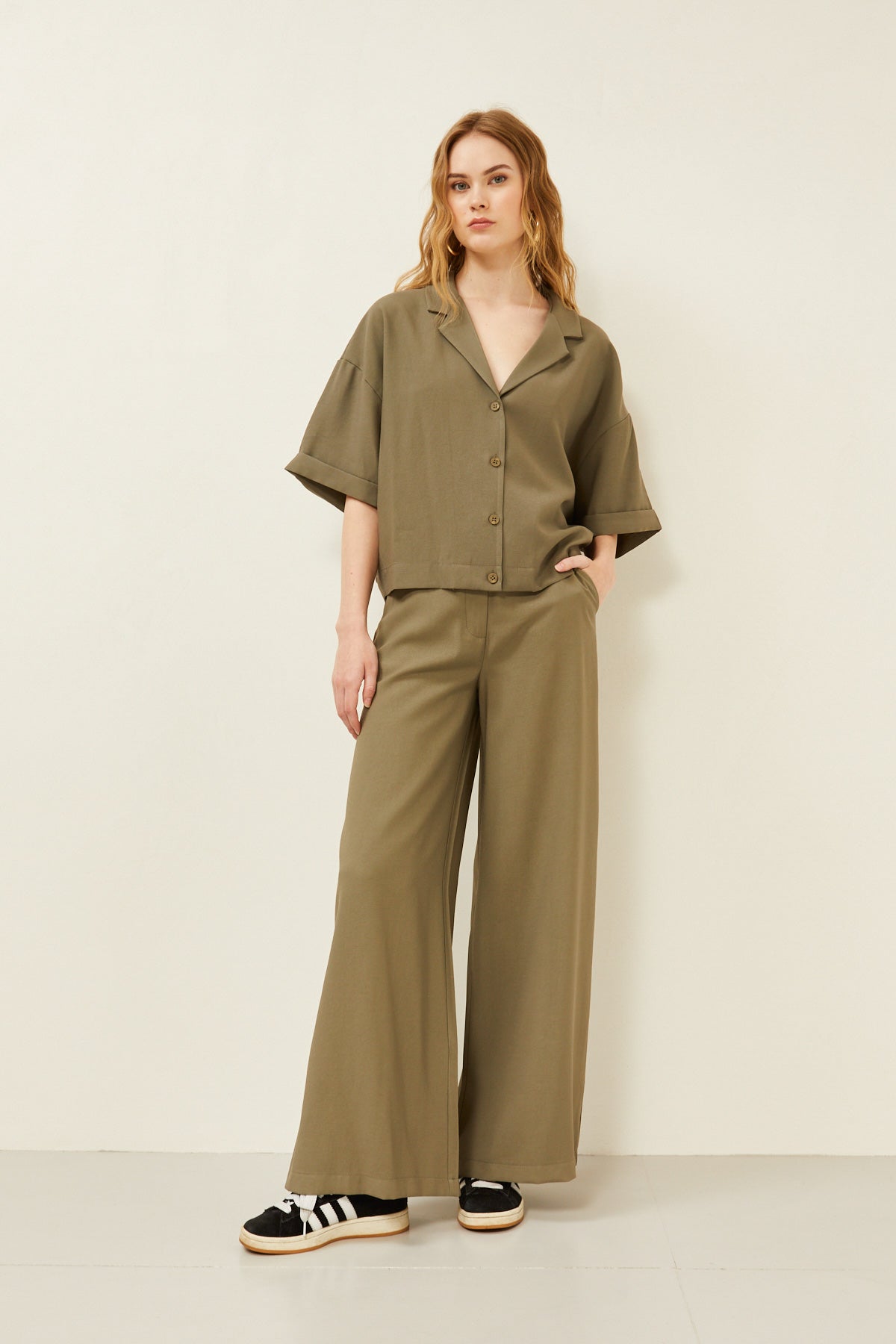 Souvenir camicia over verde militare dettaglio