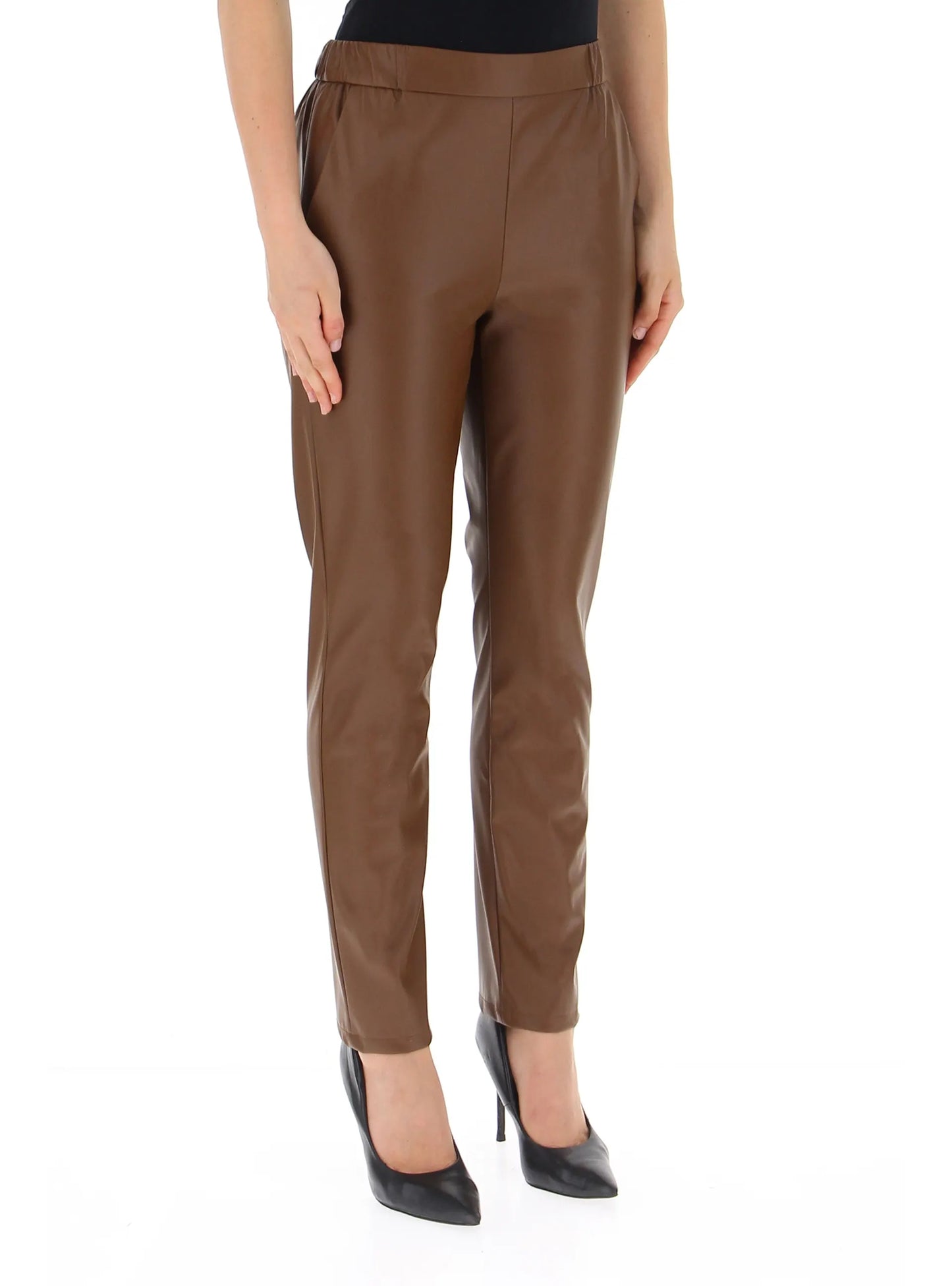 Pantalone in ecopelle marrone laterale