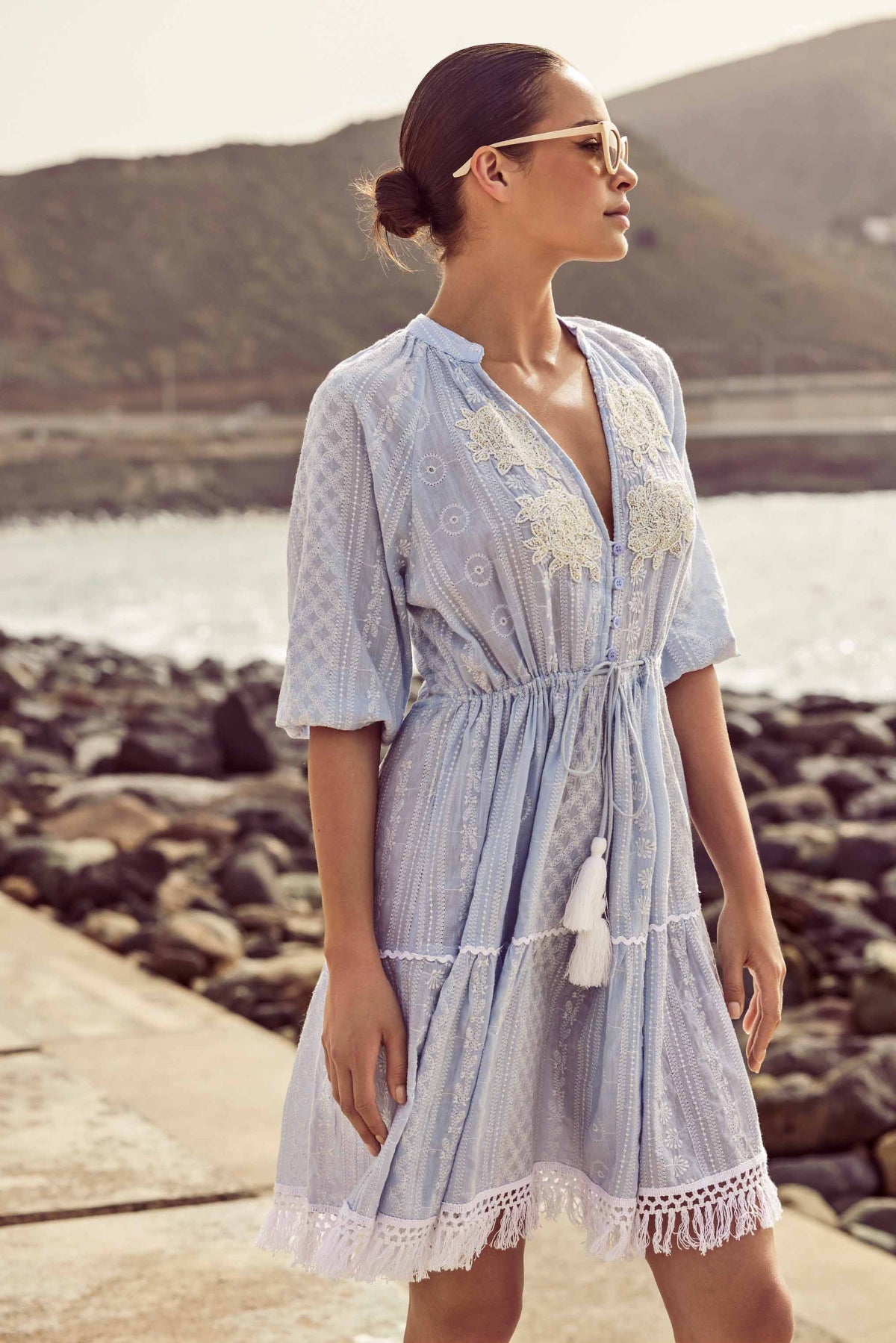 Abito_corto_Iconique_ricamato_dettaglio