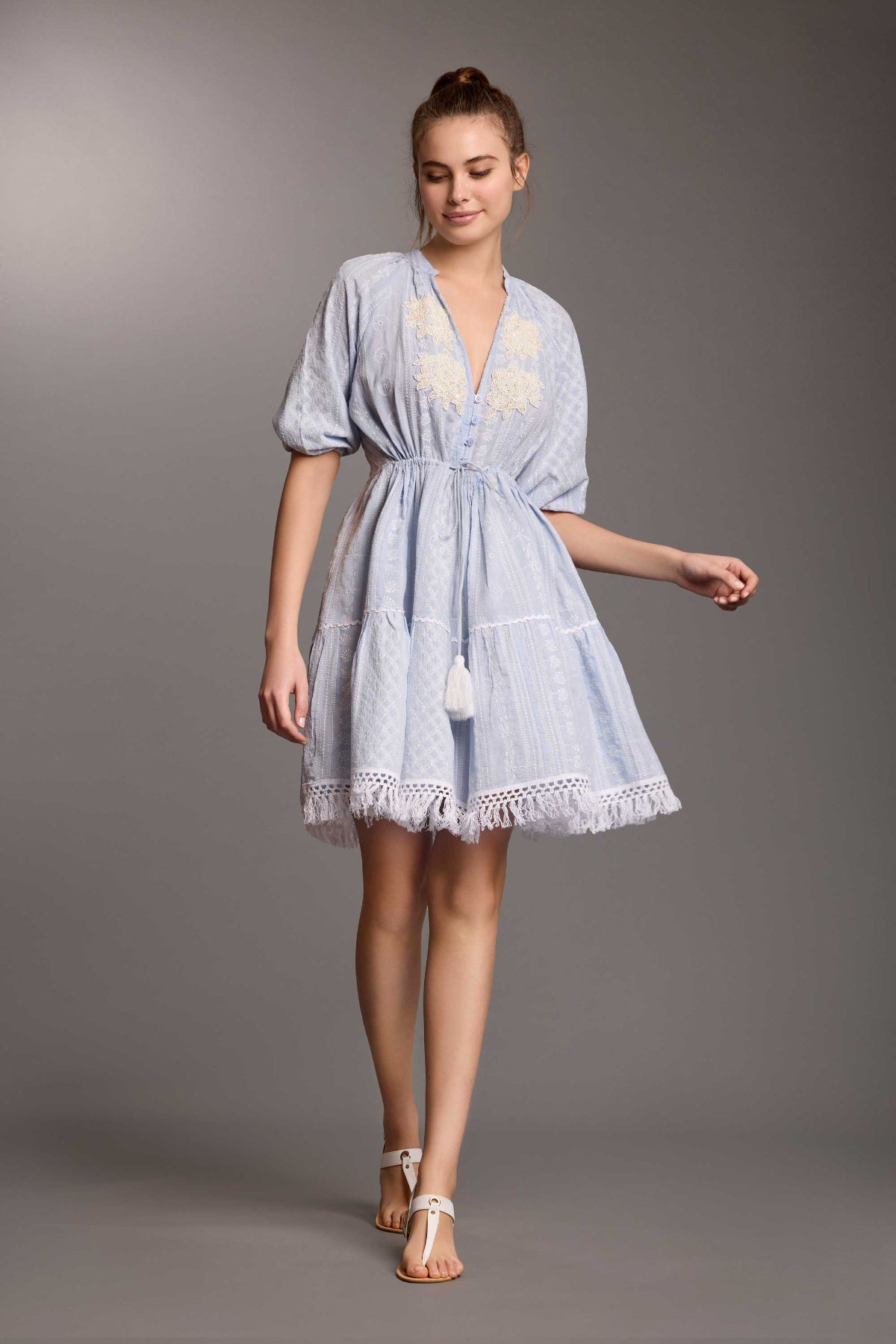 Abito_corto_Iconique_ricamato_frontale