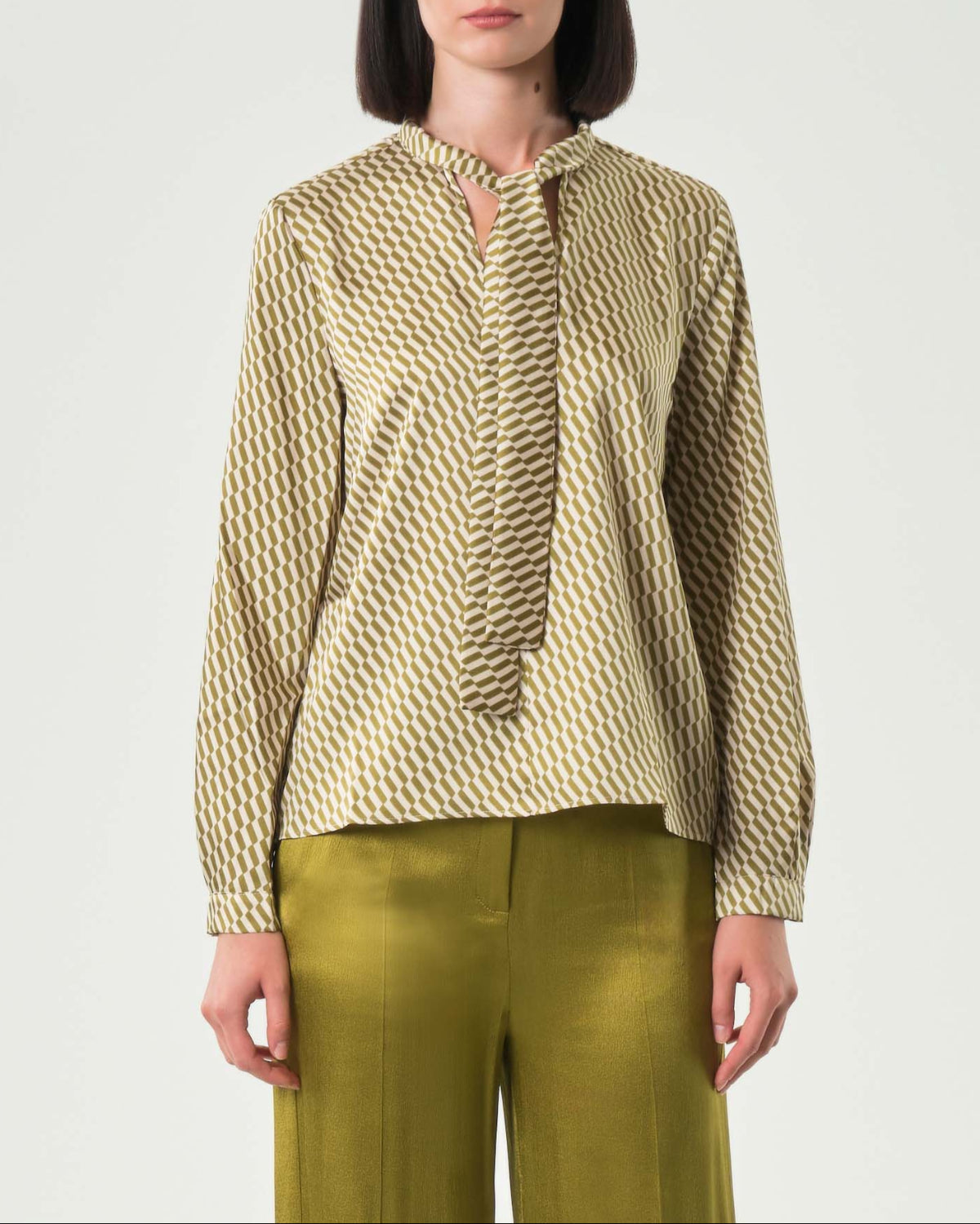 EmmeMarellablusaintwillfrontale