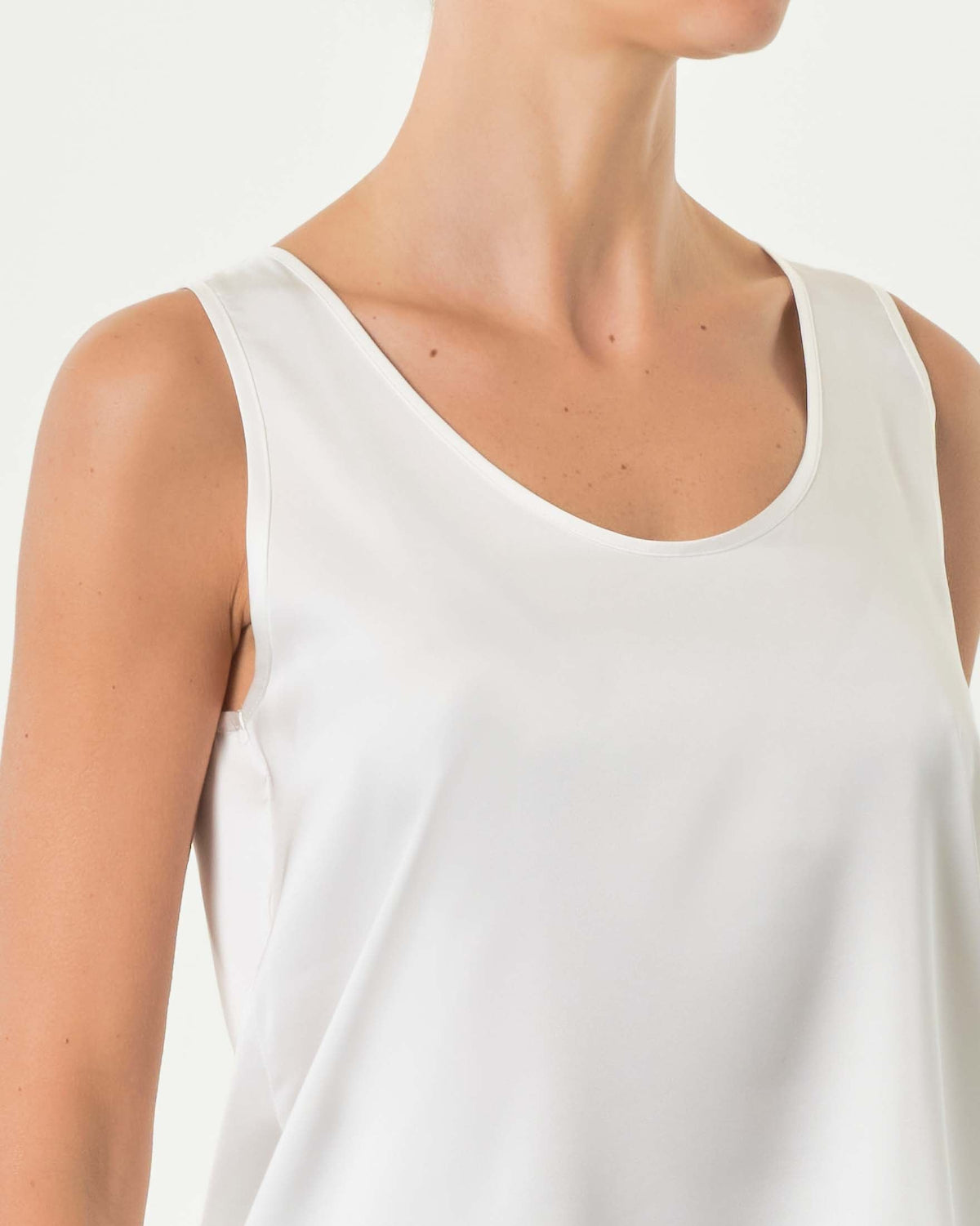 EmmeMarellatopsatinbiancodettaglio