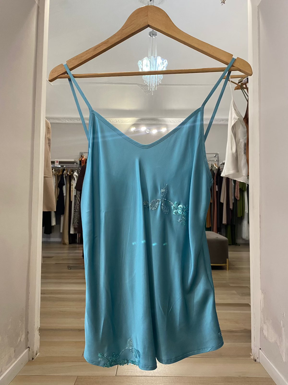 Emme Marella top satin con ricami verde acqua