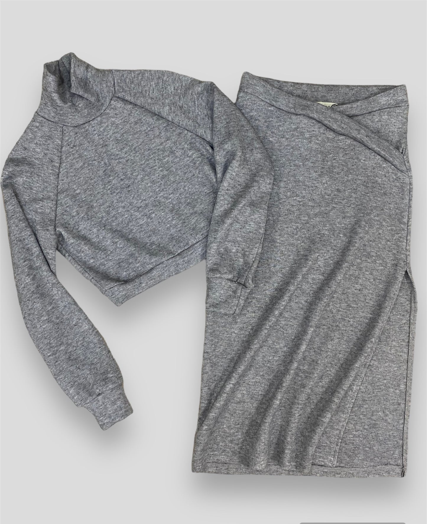 Gonna haveone in maglia grigia