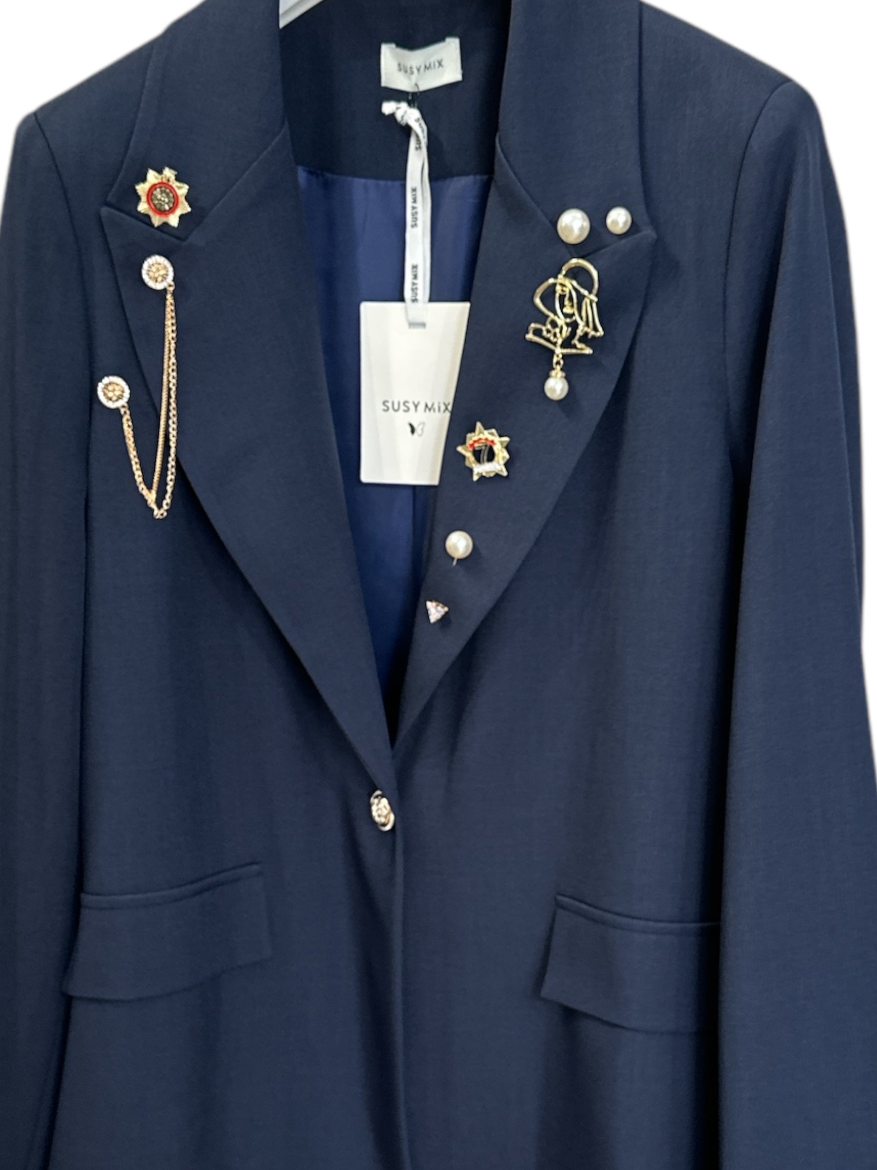 Giacca blu con spille-dettagli