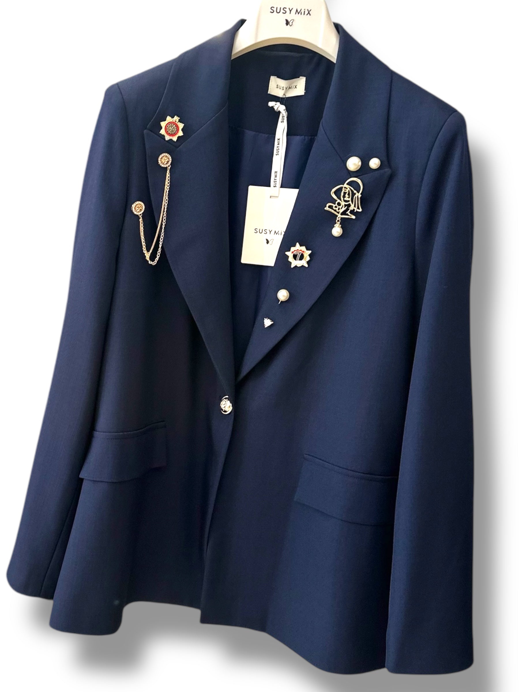 Giacca blu con spille-lato