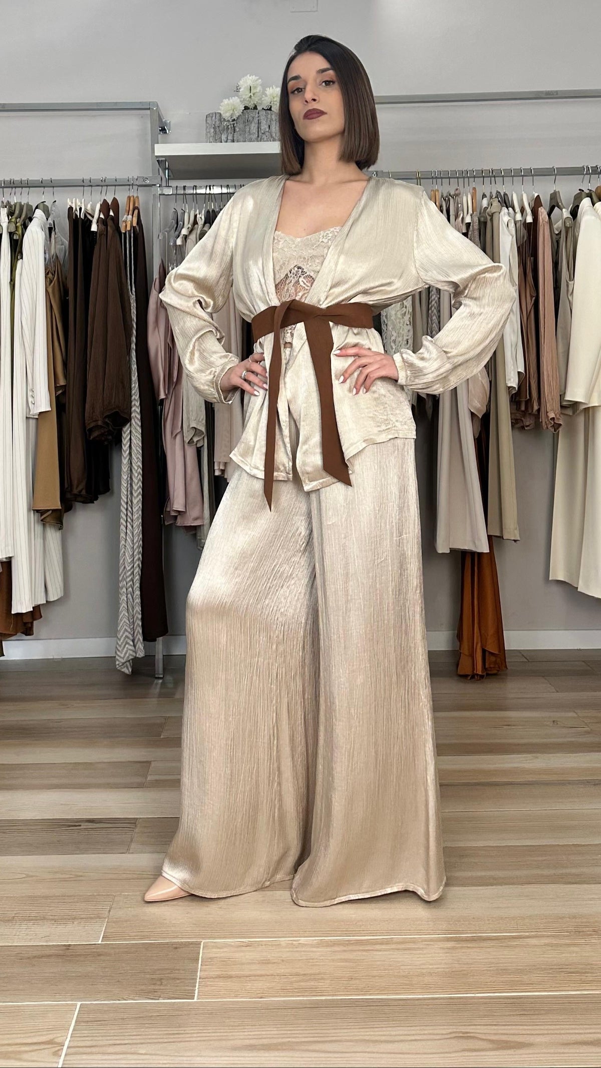 Have one pantalone palazzo frontale