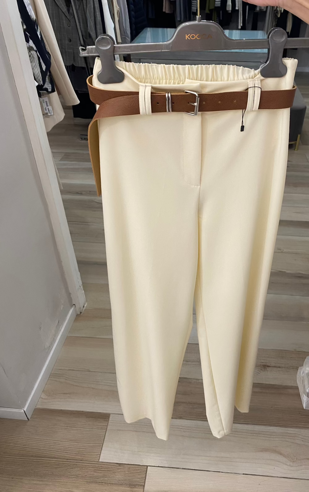 Have one pantalone palazzo panna dettaglio