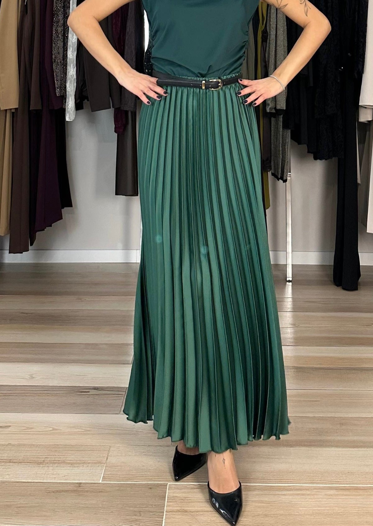 Haveone gonna plissettata verde dettaglio