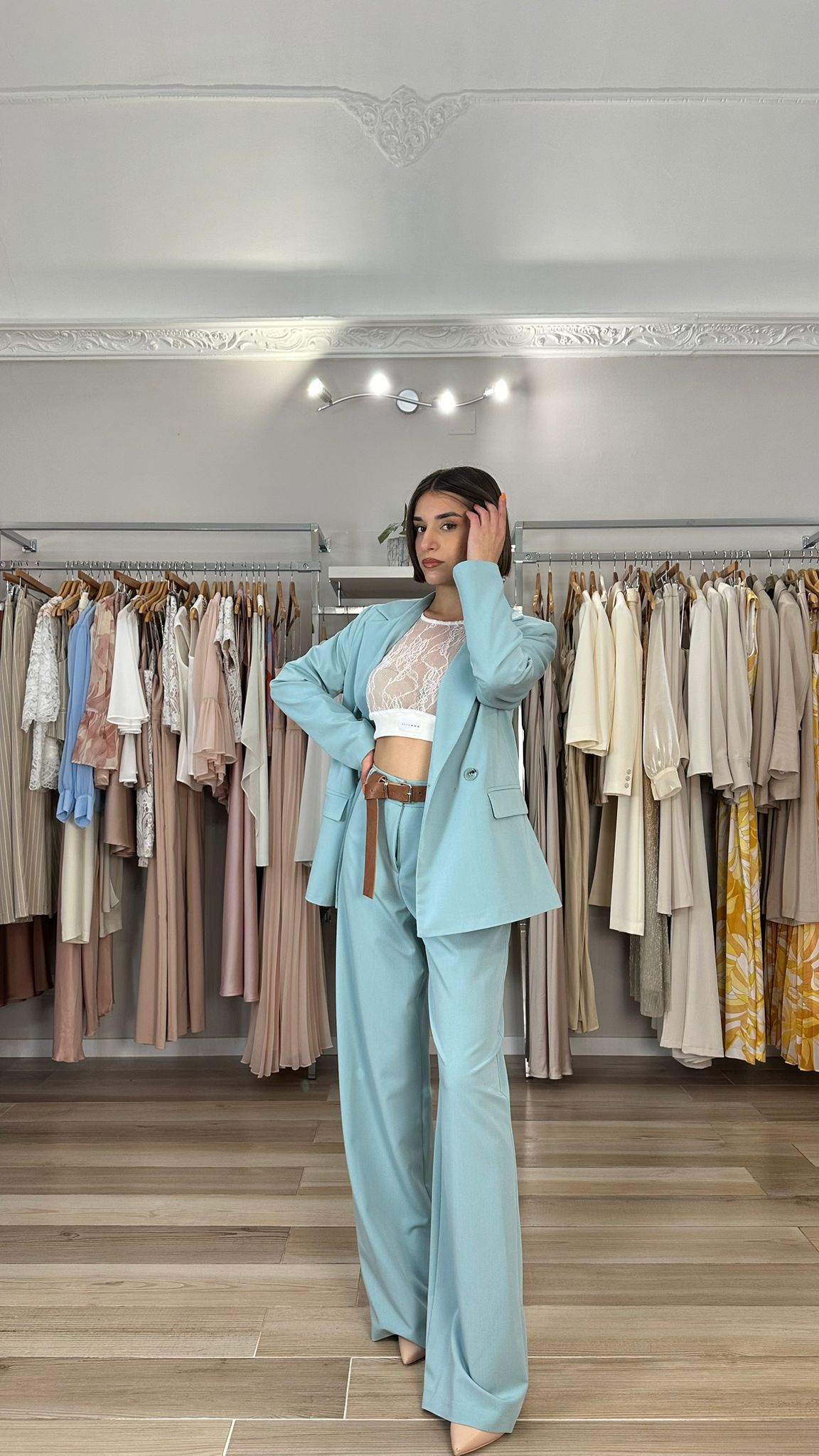 Have one pantalone palazzo frontale