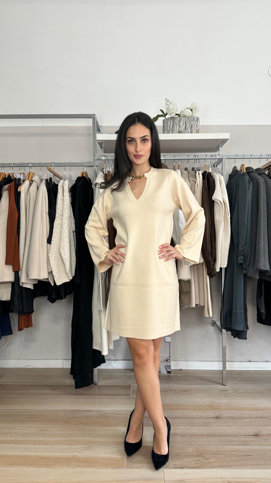 Kocca abito corto in maglia beige frontale 