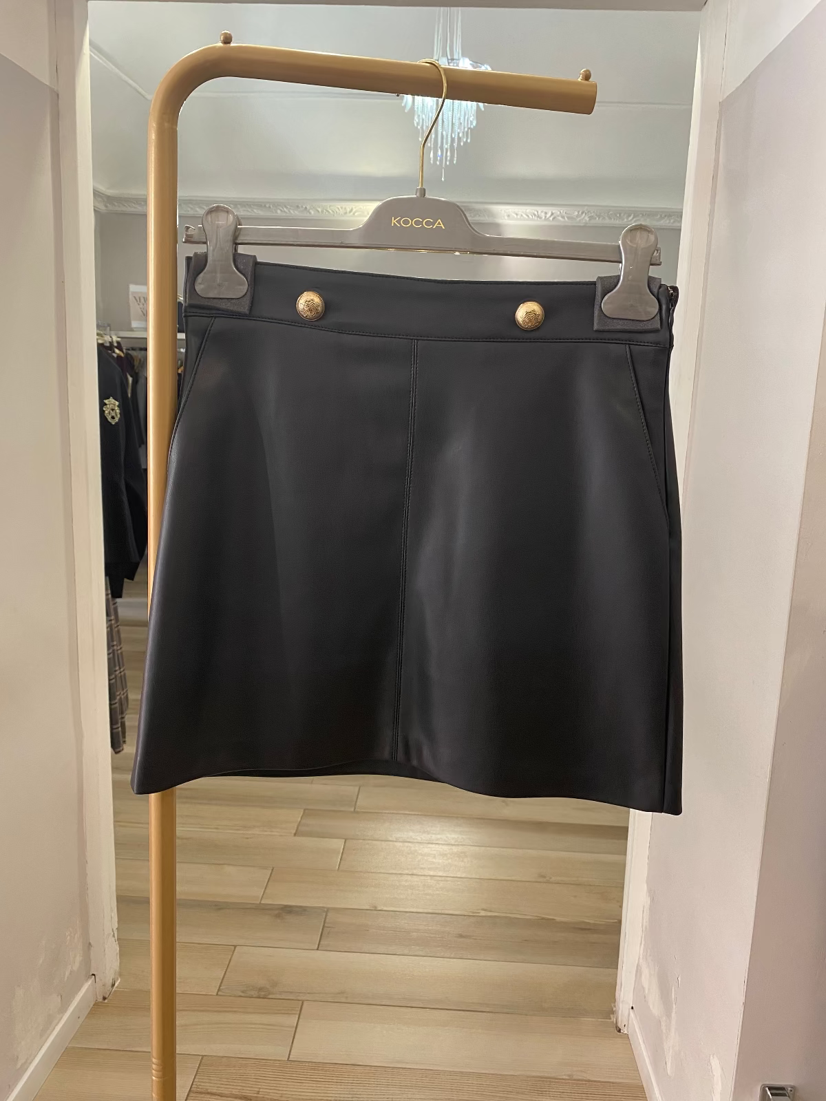 Kocca gonna corta in ecopelle nera