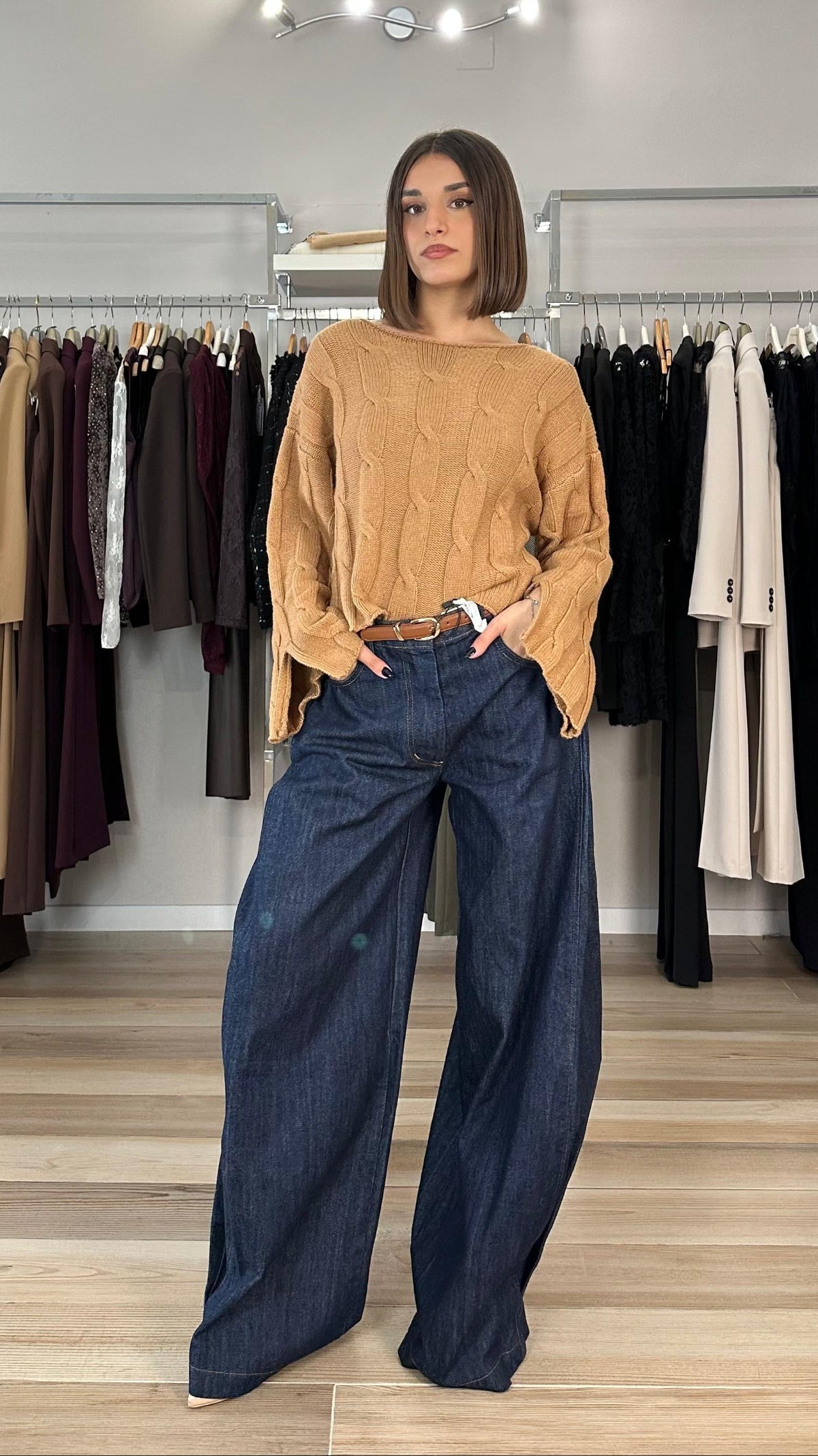 Kocca maglione a trecce cammello frontale