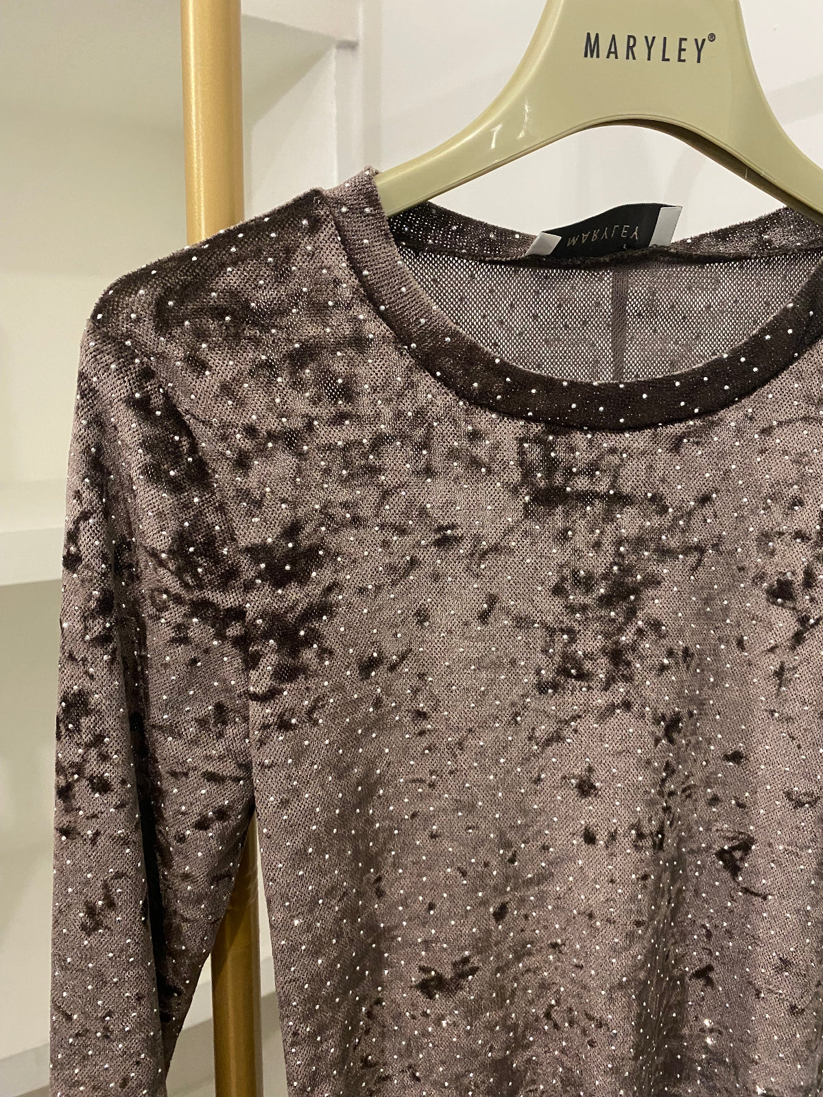 Maryley maglia in velluto e strass dettaglio