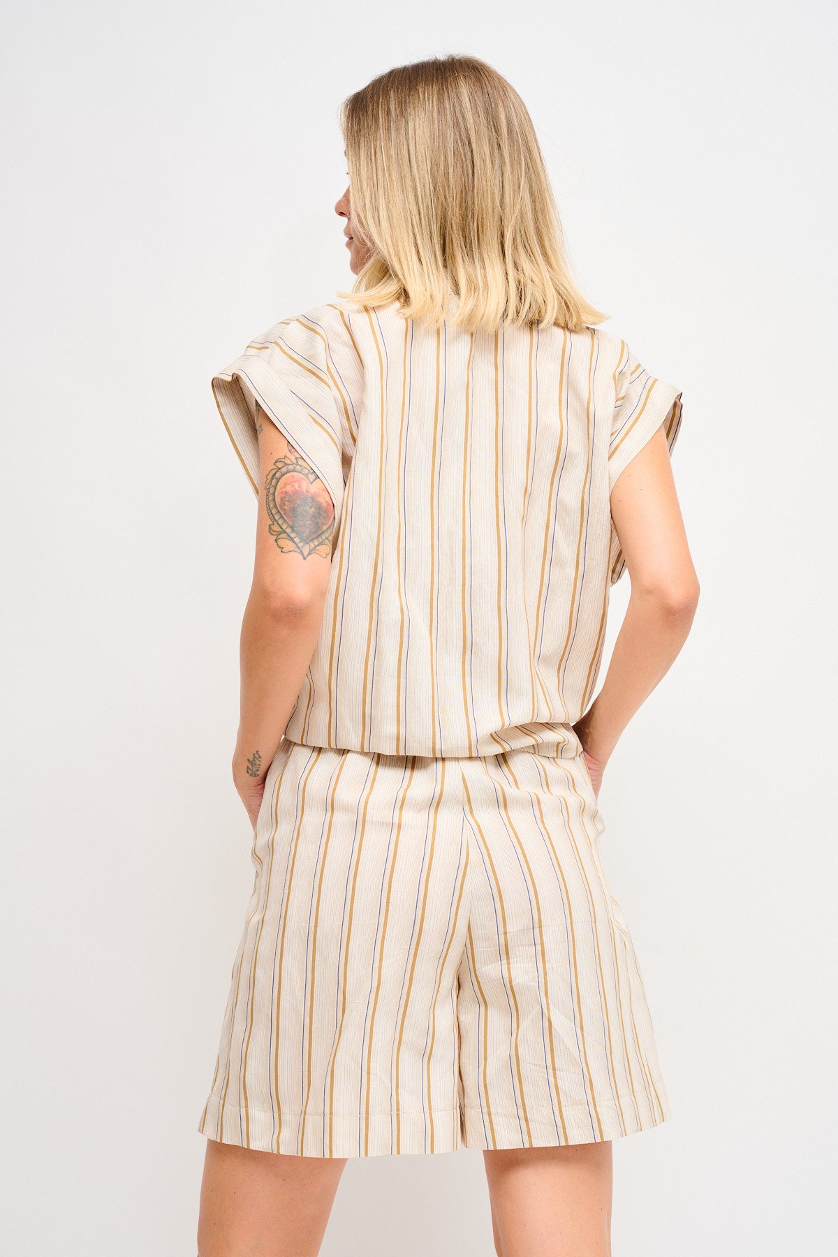 Maryleycamiciarigheconnodobeigeretro