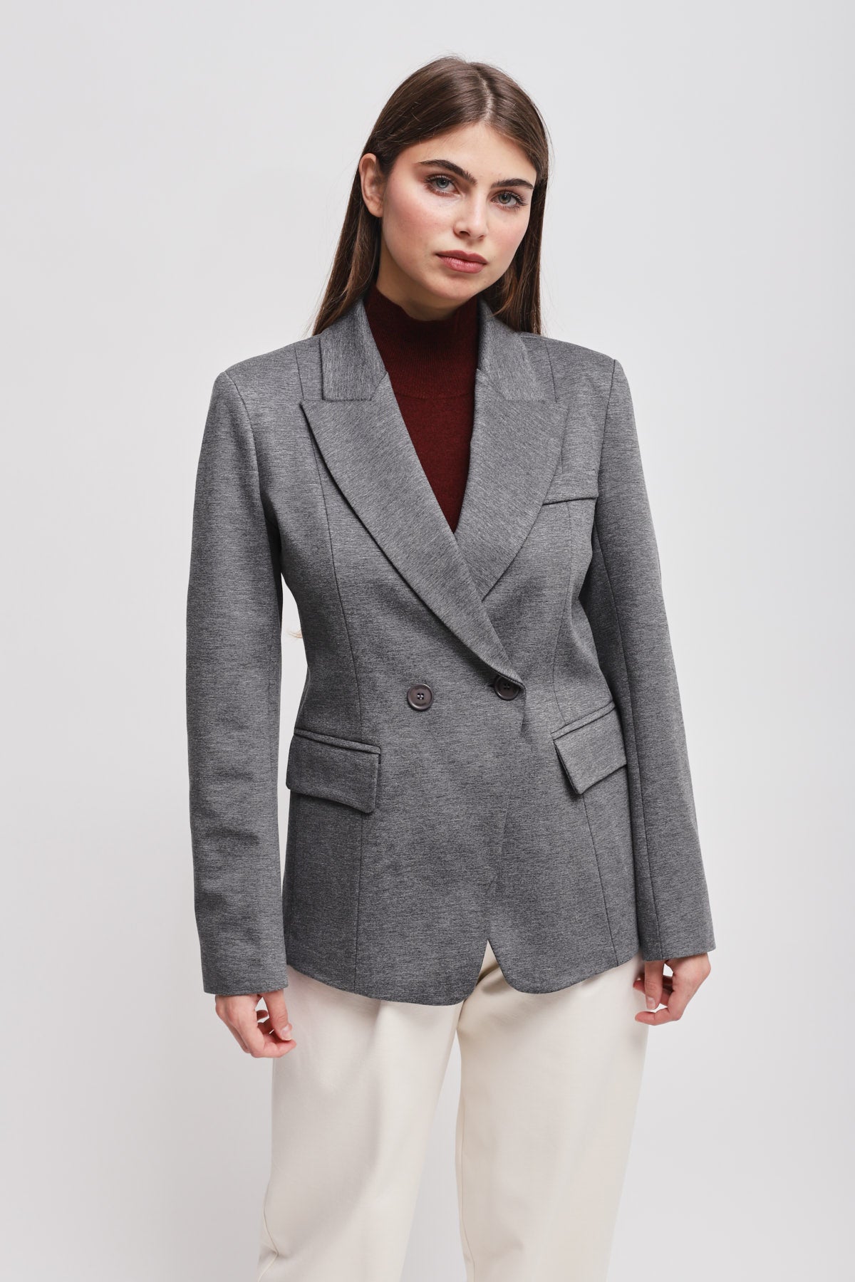 Maryleygiaccainpuntomilanofrontale