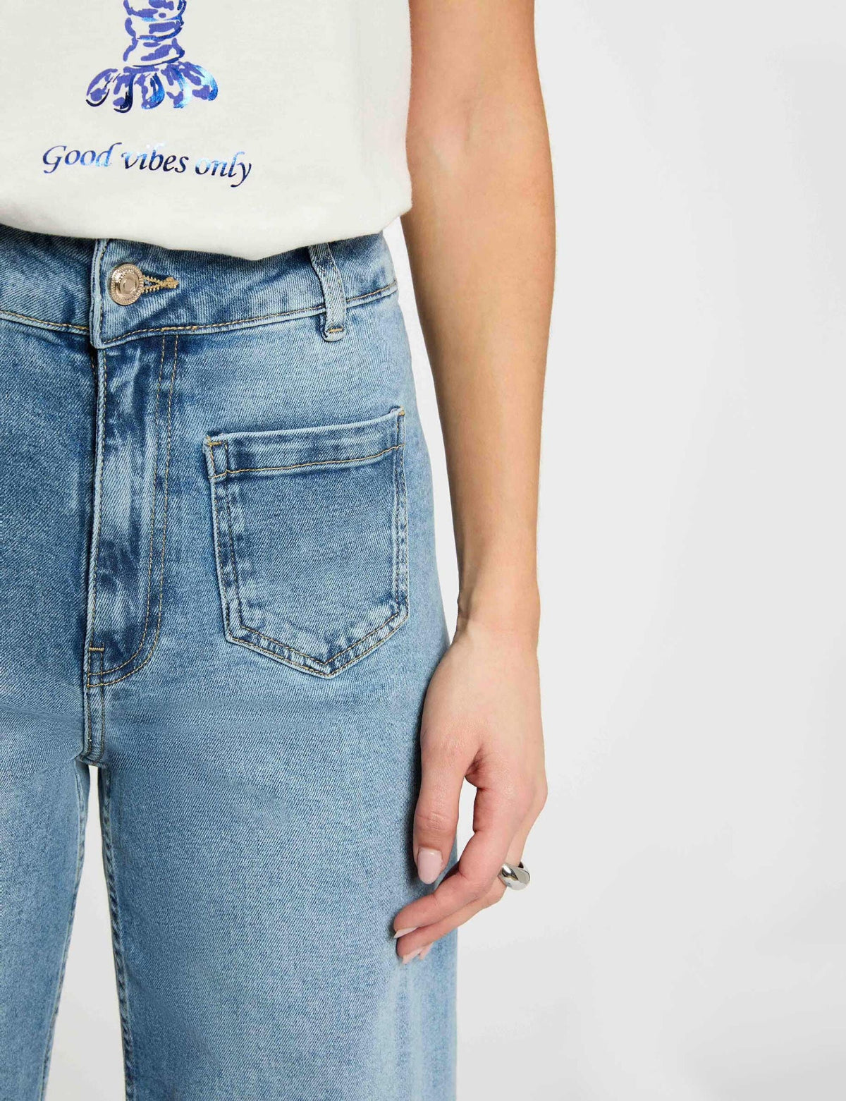 Morgandetoijeanscroppeddettaglio_b131baae-b9b3-4166-a8b7-2d360c9e2ade