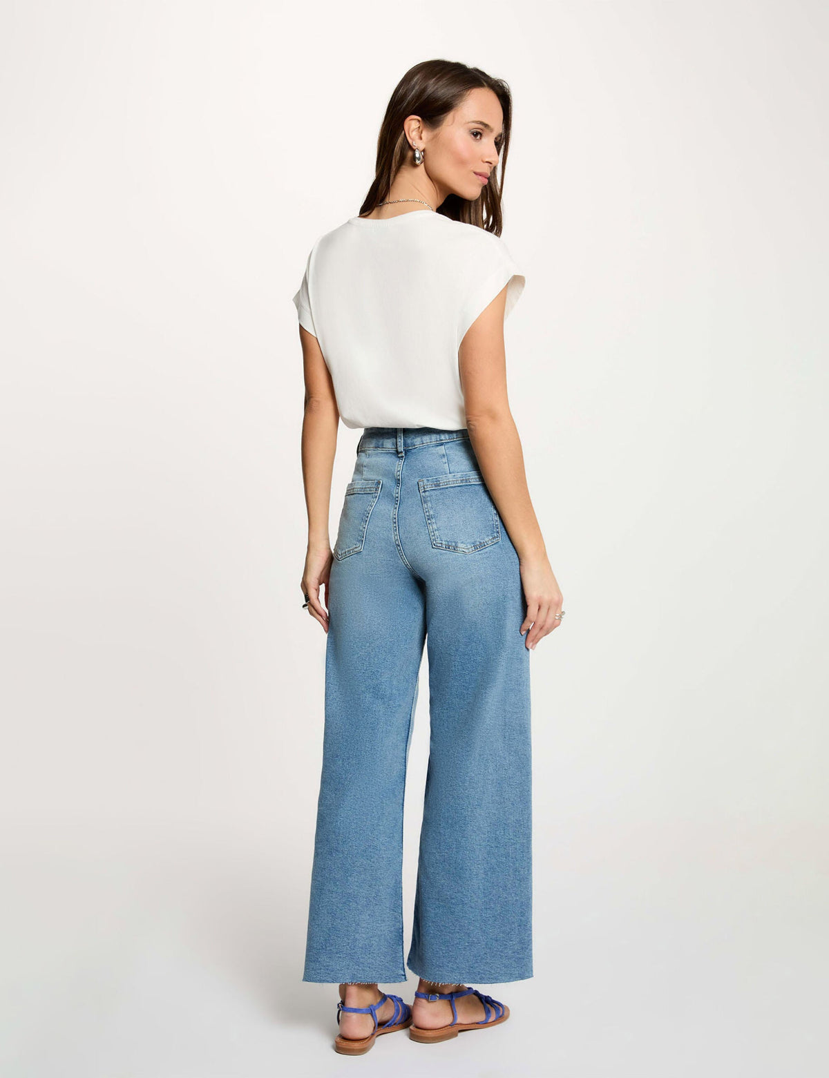 Morgandetoijeanscroppedretro_3e1e4bc3-f9fa-4884-a116-b41a8b54e84b