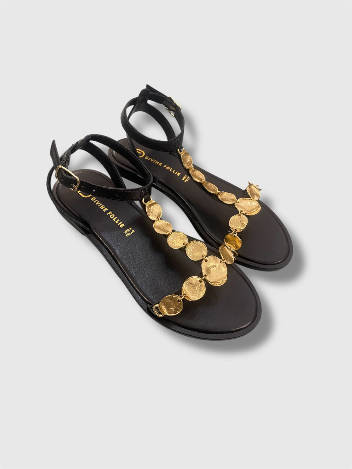 Sandalo nero divine follie frontale