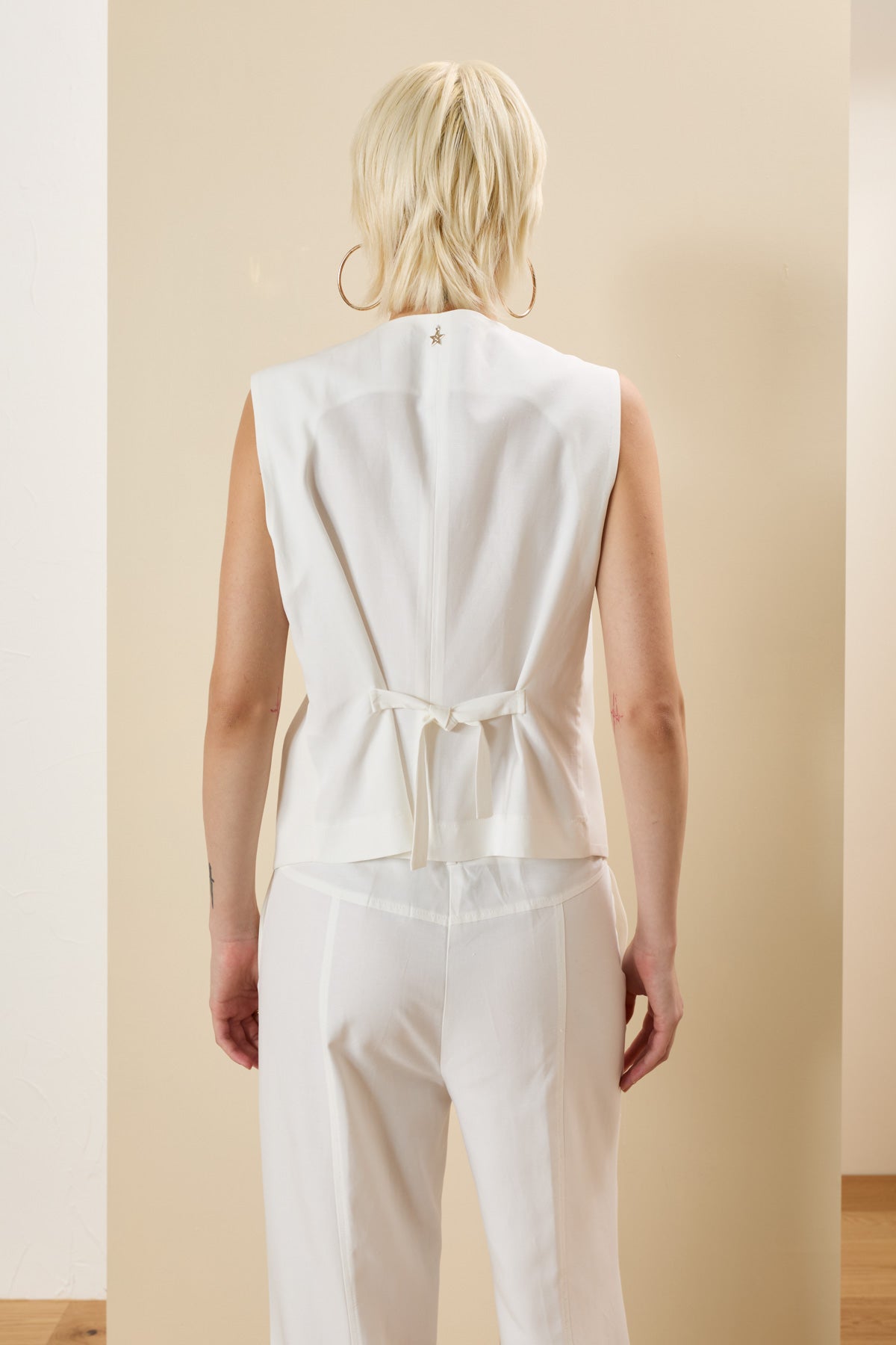 Souvenirgiletinviscosaelinobiancoretro