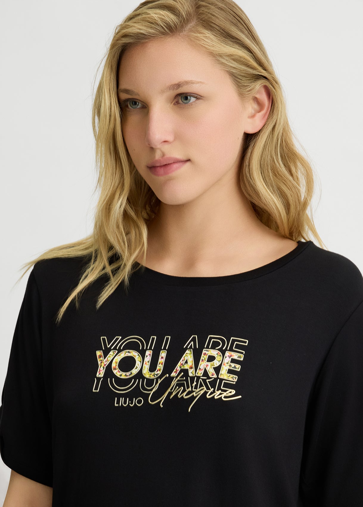 T-shirtLiuJoneradettaglio