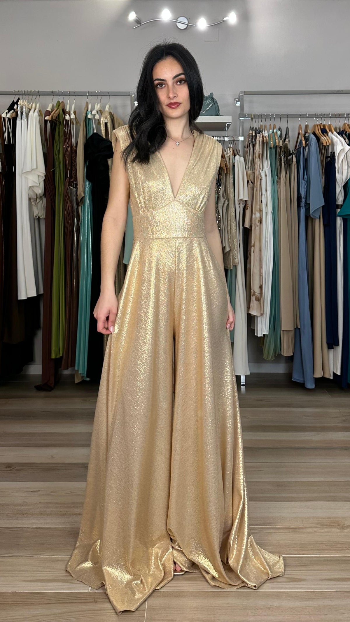 Tuta oro Alma Sanchez frontale