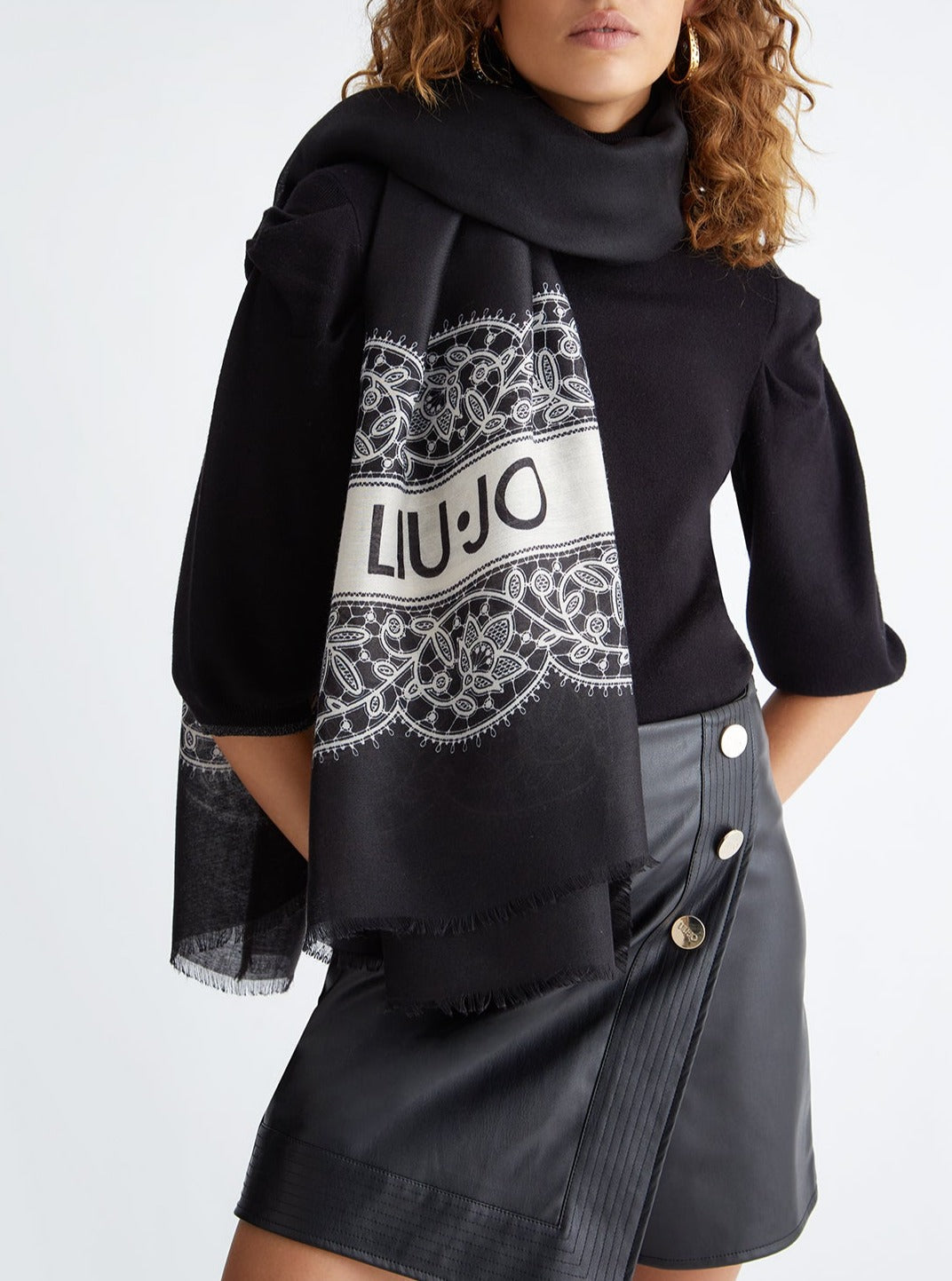 Sciarpa liu jo nera - Premium ACCESSORI VARI from LIU JO - Just €49! Shop now at Amaltea